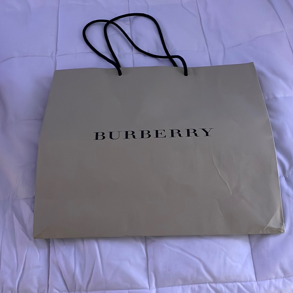 Authentic Burberry shopping bag for medium size items/shoes